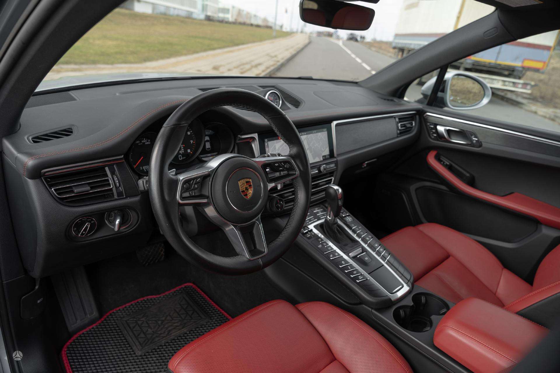 
								Porsche Macan 2021 full									
