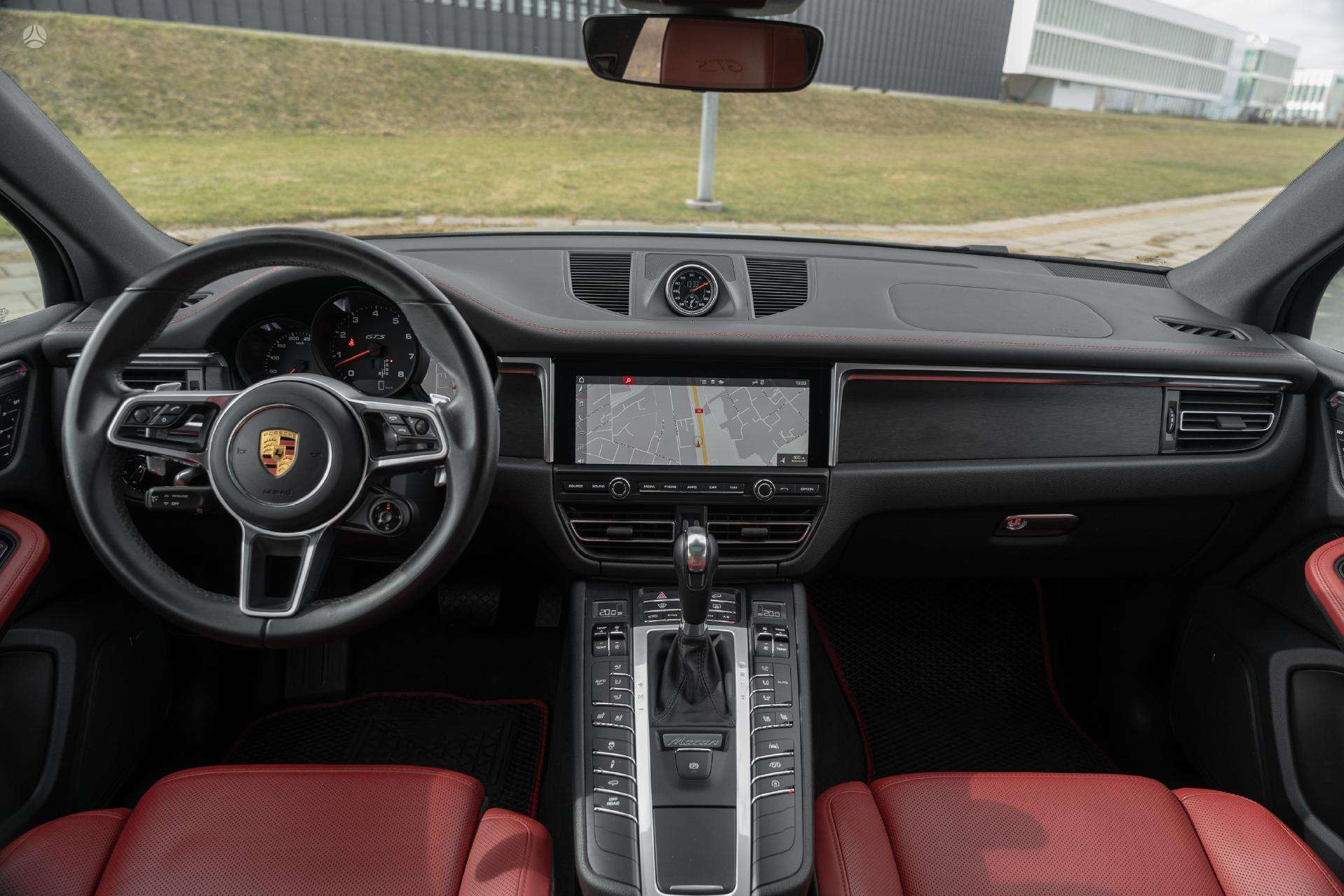 
								Porsche Macan 2021 full									